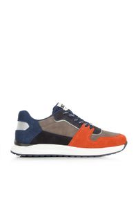 Wittchen - Męskie sneakersy z odblaskową wstawką szaro-pomarańczowe. Okazja: na co dzień. Nosek buta: okrągły. Kolor: wielokolorowy, pomarańczowy, szary. Materiał: zamsz, skóra #1