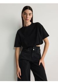 Reserved - Krótki t-shirt z bawełny - czarny. Kolor: czarny. Materiał: bawełna. Długość: krótkie #1