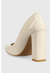 Wojas czółenka skórzane kolor beżowy na słupku 3503934. Kolor: beżowy. Materiał: skóra. Obcas: na słupku. Wysokość obcasa: średni #4