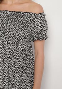 Born2be - Czarna Wiskozowa Sukienka Typu Hiszpanka w Kwiaty Lunirella. Okazja: na co dzień. Typ kołnierza: dekolt hiszpanka. Kolor: czarny. Materiał: wiskoza. Długość rękawa: krótki rękaw. Wzór: kwiaty. Sezon: lato. Styl: casual, elegancki #2