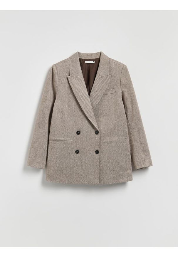 Reserved - Dwurzędowa marynarka w jodełkę - brązowy. Kolor: brązowy. Materiał: dzianina. Wzór: jodełka