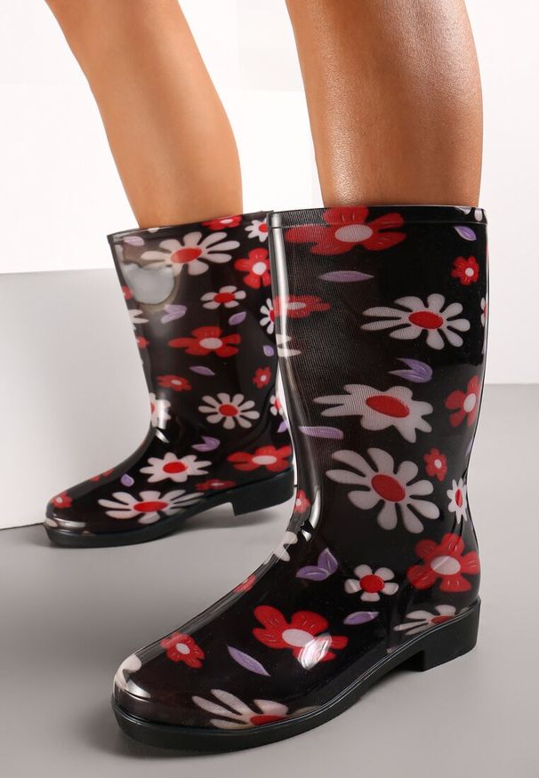Renee - Czarno-Białe Gumowe Kalosze w Kwiaty Paviala. Kolor: czarny. Materiał: guma. Wzór: kwiaty