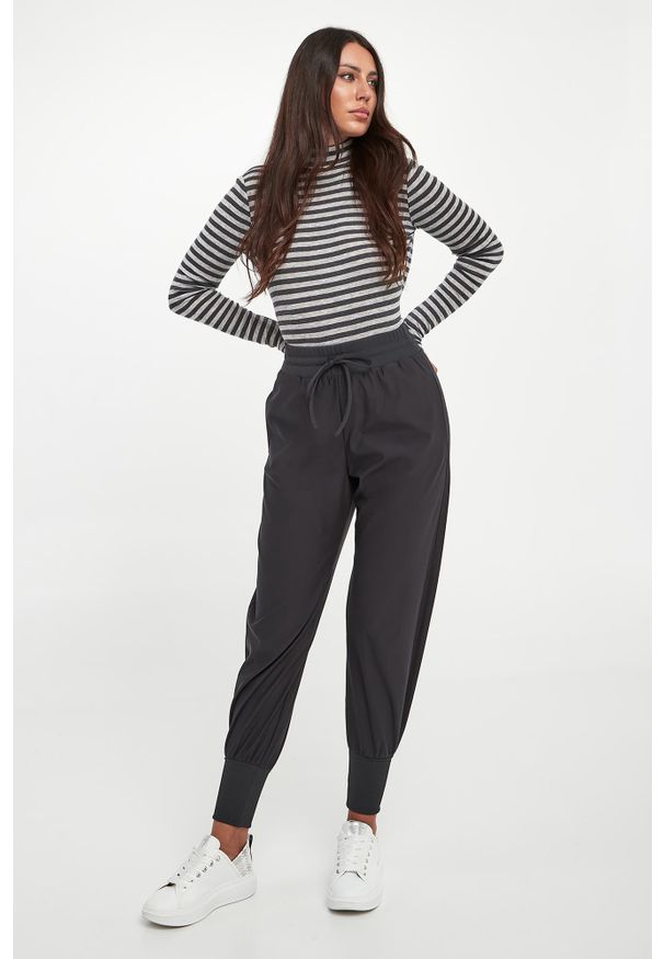 Golf damski w paski Blasy MM. Typ kołnierza: golf. Wzór: paski