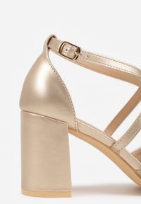 Renee - Złote Czółenka Vices na Słupku ze Skórzaną Wkładką Ozdobione Paskami Learelia. Okazja: na wesele, na ślub cywilny. Zapięcie: pasek. Kolor: złoty. Materiał: skóra. Wzór: aplikacja. Obcas: na słupku. Styl: wizytowy. Wysokość obcasa: średni #3