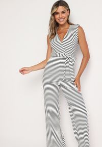 Born2be - Biało-Czarny Kombinezon Kopertowy w Paski z Wiązaniem w Talii Rivarelle. Okazja: na spotkanie biznesowe, na co dzień, do pracy, na spacer. Kolor: biały. Materiał: wiskoza. Wzór: paski. Styl: biznesowy, casual, sportowy #6
