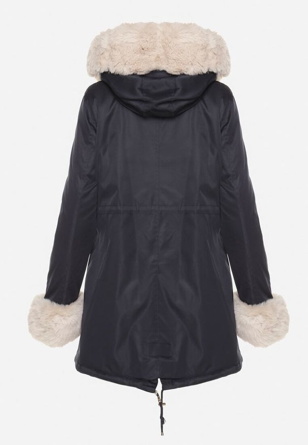 Born2be - Granatowa Kurtka Parka z Kapturem i Odpinanymi Futerkowymi Zdobieniami Inessara. Okazja: na co dzień. Typ kołnierza: kaptur. Kolor: niebieski. Materiał: skóra. Wzór: aplikacja. Styl: elegancki, casual