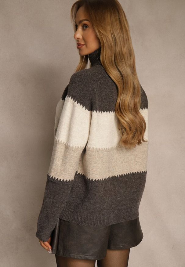 Renee - Brązowy Oversizowy Golf z Dodatkiem Kaszmiru w Szerokie Paski Nemeana. Typ kołnierza: golf. Kolor: brązowy. Materiał: kaszmir. Wzór: paski. Styl: elegancki