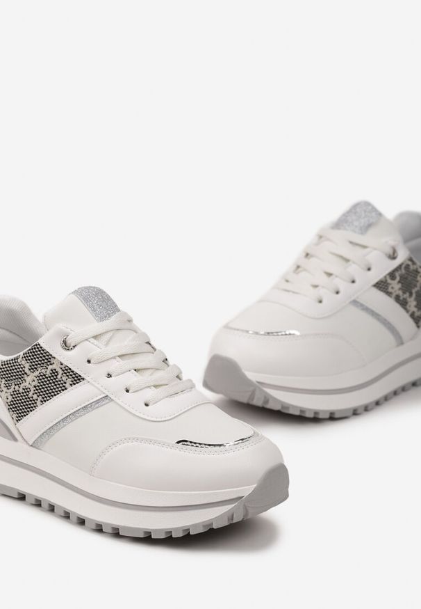 Renee - Białe Sneakersy z Materiałowymi Wstawkami na Grubej Podeszwie Ozdobione Brokatem Zirnna. Okazja: na co dzień. Kolor: biały. Materiał: materiał. Wzór: aplikacja
