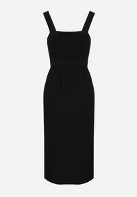 Born2be - Czarna Sukienka z Wiskozą o Dopasowanym Kroju z Rozcięciami i Paskiem Venilra. Okazja: na co dzień. Typ kołnierza: dekolt kwadratowy. Kolor: czarny. Materiał: wiskoza. Długość rękawa: na ramiączkach. Styl: elegancki, casual, klasyczny #7