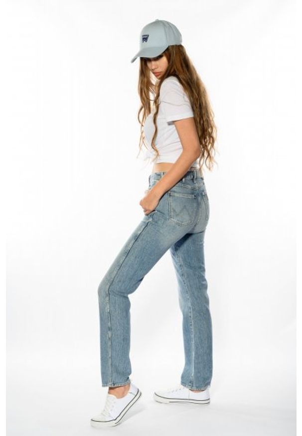 Wrangler - SPODNIE DAMSKIE WRANGLER RETRO-BOYFRIEND INDIGO BEACH W243SW28H 112127929. Styl: retro