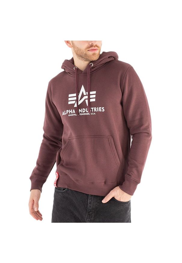 Bluza Alpha Industries Basic Hoody 17831221 - bordowa. Typ kołnierza: kaptur. Kolor: czerwony. Materiał: bawełna, poliester. Wzór: aplikacja. Styl: klasyczny