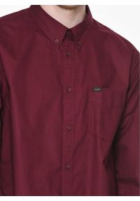 Lee - LEE LEE BUTTON DOWN MĘSKA KOSZULA TAWNY PORT L880JQDE. Typ kołnierza: button down