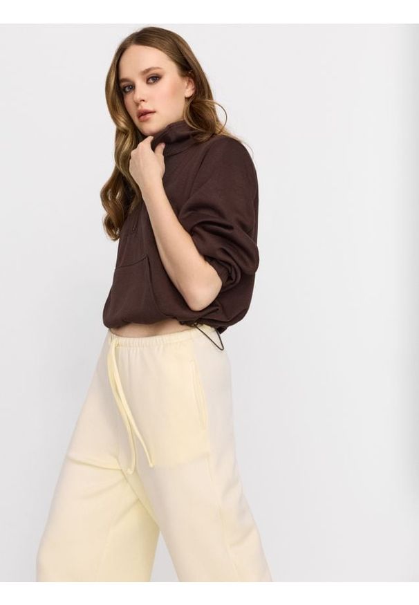 Sinsay - Spodnie wide leg z miękkiej dzianiny z domieszką wiskozy soft touch - żółty. Kolor: żółty