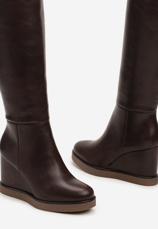 Renee - Brązowe Casualowe Kozaki na Koturnie Narisya. Okazja: na co dzień. Kolor: brązowy. Materiał: jeans. Obcas: na koturnie. Styl: casual