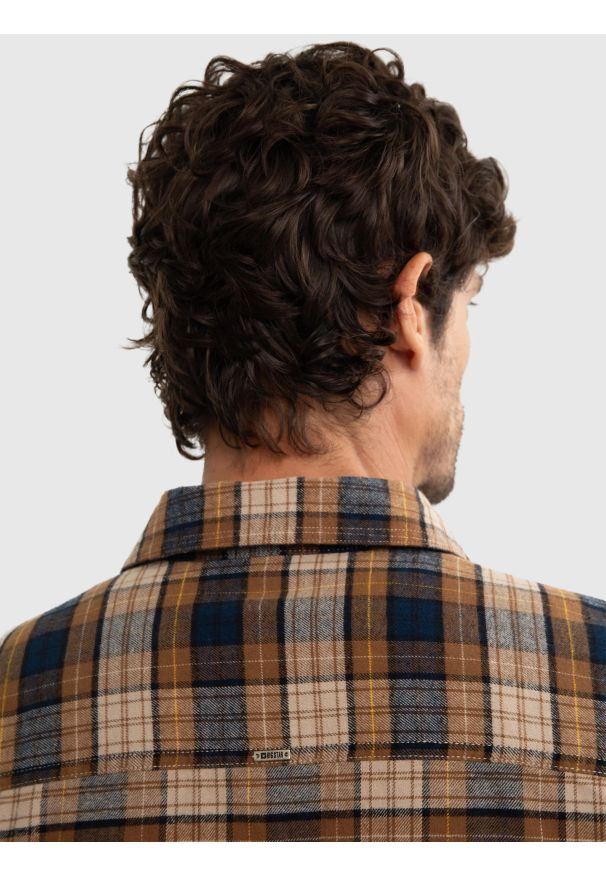 Big-Star - Koszula męska flanelowa w kratę brązowa Flanen 803. Kolor: brązowy. Materiał: bawełna, jeans, materiał. Długość rękawa: bez rękawów. Wzór: kratka. Sezon: zima, jesień. Styl: klasyczny, retro, elegancki