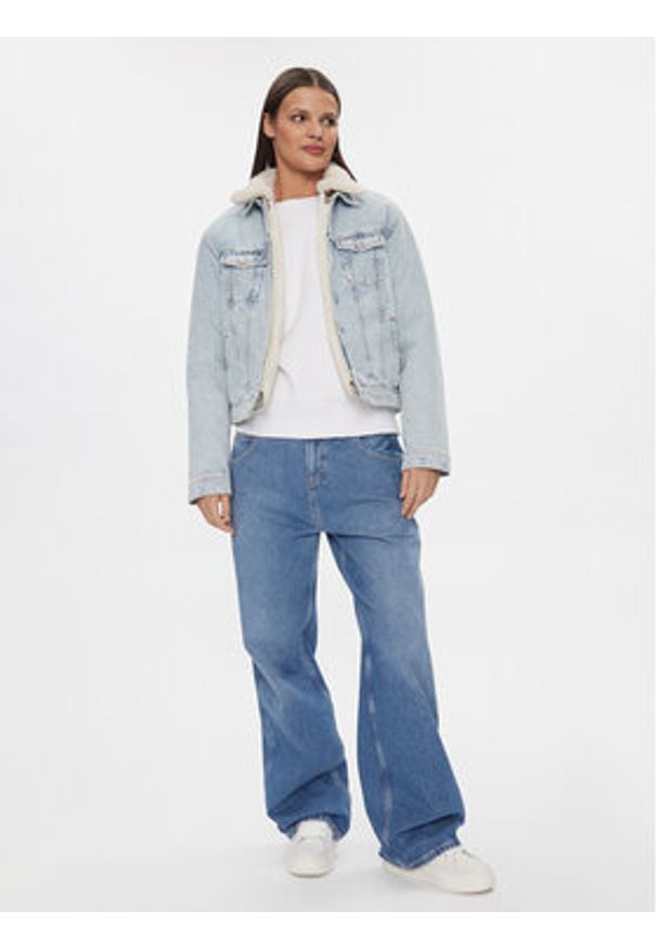 Tommy Jeans Kurtka jeansowa DW0DW16991 Niebieski Regular Fit. Kolor: niebieski. Materiał: bawełna