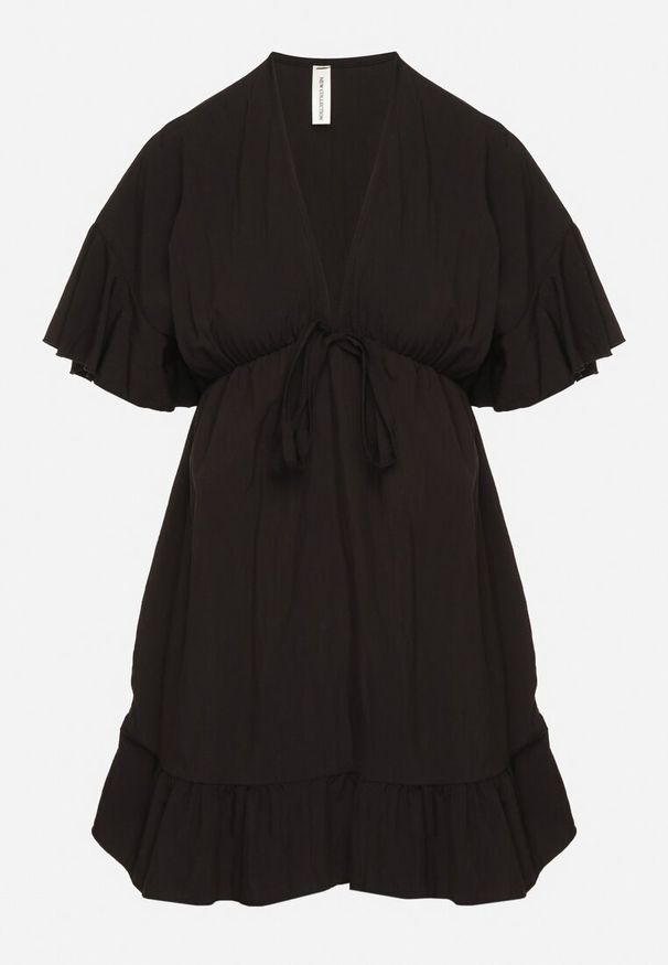 Born2be - Czarna Nietoperzowa Sukienka z Wiskozą o Rozkloszowanym Kroju z Falbanką Tullimi. Okazja: na co dzień. Typ kołnierza: dekolt w kształcie V. Kolor: czarny. Materiał: wiskoza. Styl: elegancki, casual