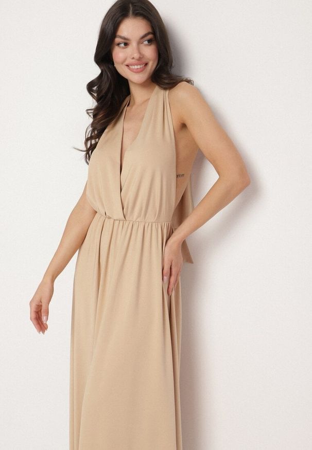 Born2be - Beżowa Koktajlowa Sukienka Multiway z Wiskozą i Wiązaniem na Szyi Lilazza. Okazja: na imprezę. Typ kołnierza: dekolt w kształcie V. Kolor: beżowy. Materiał: wiskoza. Typ sukienki: rozkloszowane. Styl: wizytowy