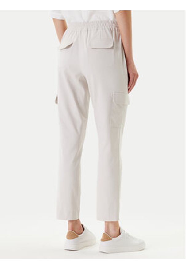 Olsen Spodnie materiałowe 14002075 Beżowy Straight Fit. Kolor: beżowy. Materiał: bawełna, syntetyk