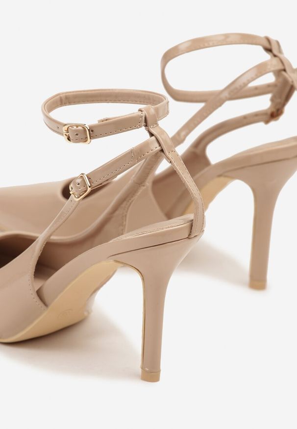 Renee - Ciemnobeżowe Sandały Lakierowane Vices na Szpilce Typu Slingback Dolenita. Okazja: na spacer, na co dzień. Zapięcie: sprzączka. Kolor: beżowy. Materiał: lakier. Sezon: lato. Obcas: na szpilce. Styl: casual, klasyczny