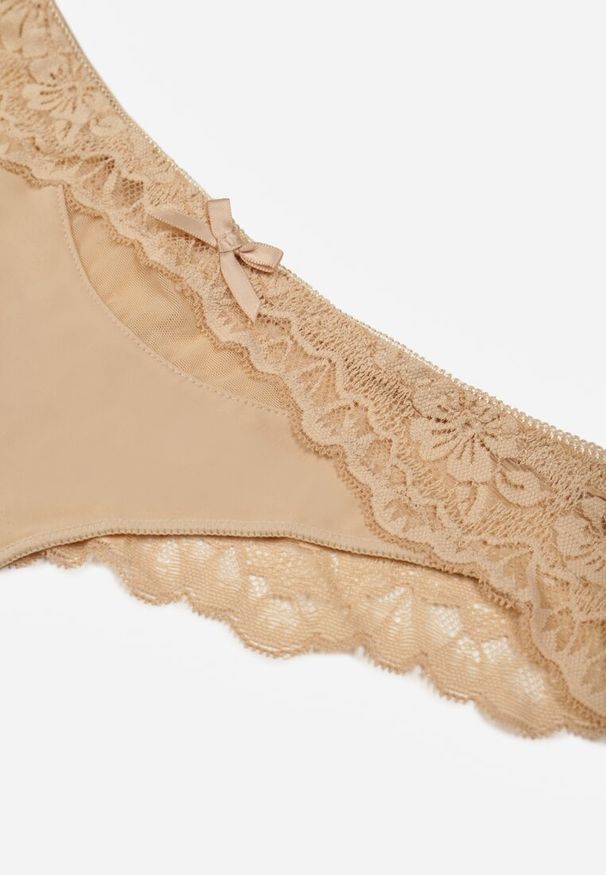 Renee - Beżowe Majtki Stringi Ozdobione Koronką Phisoris. Kolor: beżowy. Materiał: koronka. Wzór: koronka, aplikacja