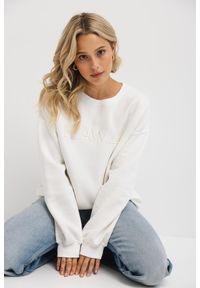 BLUZA LOLA ŚMIETANKOWA Z HAFTEM L - Flawless. Okazja: na co dzień. Materiał: dresówka, bawełna. Wzór: haft. Styl: casual, elegancki