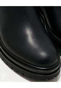 GIANVITO ROSSI - Czarne botki Chelsea. Nosek buta: okrągły. Zapięcie: bez zapięcia. Kolor: czarny. Materiał: guma. Szerokość cholewki: normalna #7