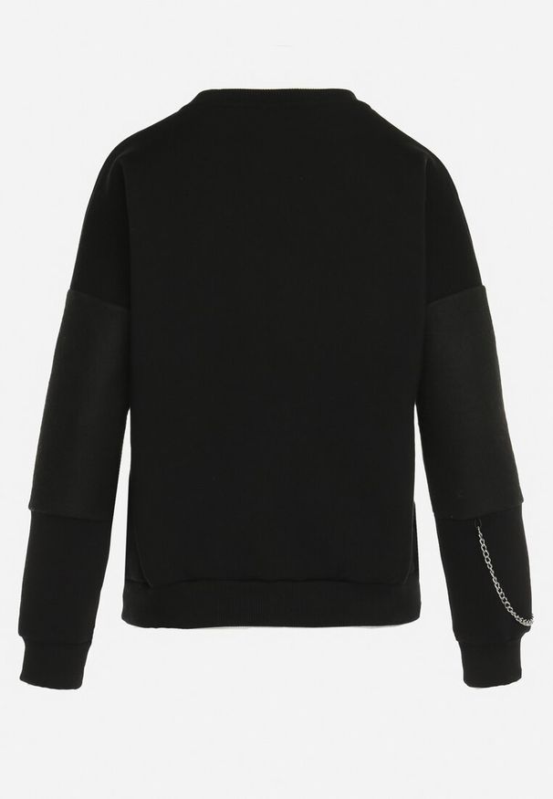 Born2be - Czarna Bluza z Ozdobnym Łańcuszkiem Letonia. Typ kołnierza: bez kaptura. Kolor: czarny. Materiał: bawełna, tkanina. Wzór: aplikacja
