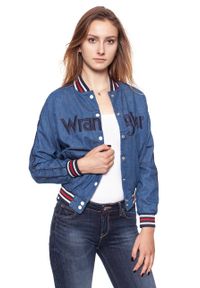 Wrangler - DAMSKA KURTKA PRZEJŚCIOWA WRANGLER BOMBER JACKET RETRO ACTIVE W412FD123. Kolor: niebieski. Materiał: jeans. Wzór: jednolity, kolorowy. Styl: retro