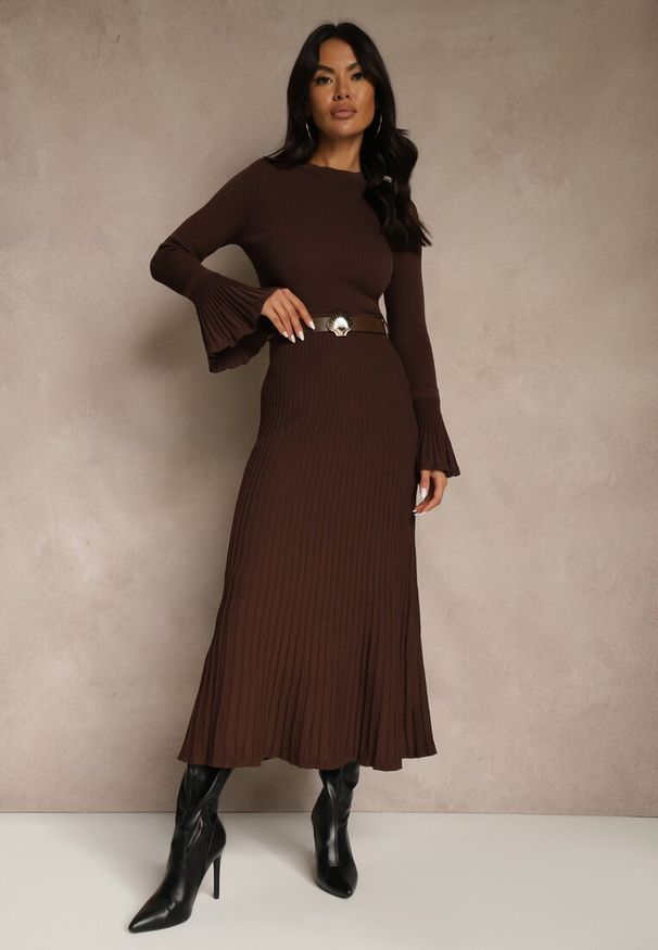 Renee - Brązowa Sweterkowa Sukienka Longsleeve z Wiskozą z Paskiem z Klamerką Muszelką Retine. Okazja: na imprezę. Kolor: brązowy. Materiał: wiskoza. Długość rękawa: długi rękaw. Styl: elegancki