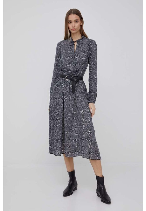 Mustang sukienka kolor czarny midi rozkloszowana. Kolor: czarny. Materiał: tkanina. Długość rękawa: długi rękaw. Długość: midi