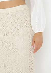 Born2be - Beżowa Ażurowa Spódnica z Rozcięciem Penelapi. Kolor: beżowy. Wzór: ażurowy. Styl: boho, elegancki #5