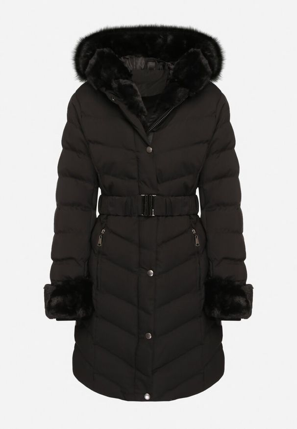 Born2be - Czarna Pikowana Kurtka Zimowa z Paskiem i Futerkowymi Obszyciami z Możliwością Odpięcia Hedirra. Okazja: na co dzień. Kolor: czarny. Materiał: futro, jeans. Długość rękawa: długi rękaw. Długość: długie. Sezon: zima. Styl: elegancki, casual