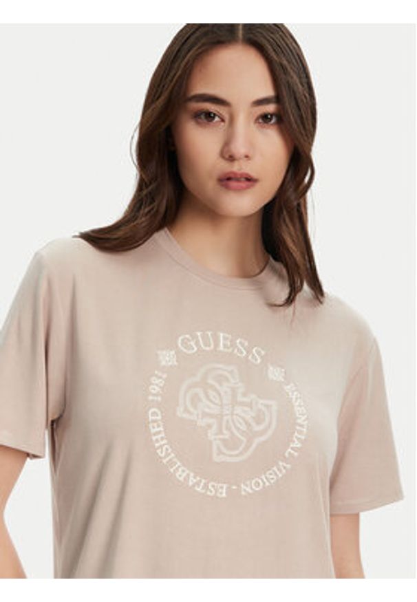 Guess T-Shirt V5YI05 KCOA2 Beżowy Regular Fit. Kolor: beżowy. Materiał: wiskoza