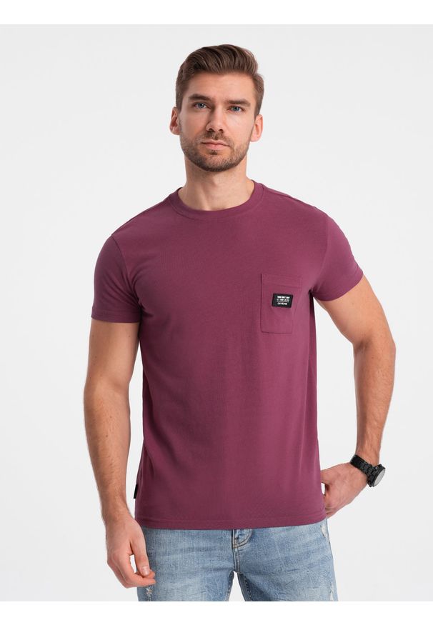 Ombre Clothing - Męski casualowy t-shirt z naszytą kieszonką - ciemnoróżowy V5 - Rozmiar: XL. Okazja: na co dzień. Kolor: różowy. Materiał: jeans, materiał, guma, bawełna, jersey, dzianina. Wzór: aplikacja. Styl: casual
