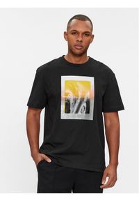 Calvin Klein T-Shirt Sense Layer K10K112394 Czarny Regular Fit. Kolor: czarny. Materiał: bawełna