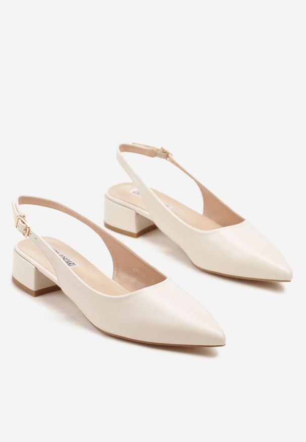 Renee - Beżowe Sandały na Słupku Typu Slingback Odavine. Okazja: na spotkanie biznesowe. Zapięcie: sprzączka. Kolor: beżowy. Sezon: lato. Obcas: na słupku. Styl: elegancki, biznesowy. Wysokość obcasa: średni