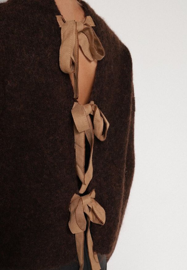 Born2be - Brązowy Kardigan z Wełną i Bufiastymi Rękawami Wiązany na Plecach Tuseleia. Okazja: na co dzień. Kolor: brązowy. Materiał: wełna. Styl: casual