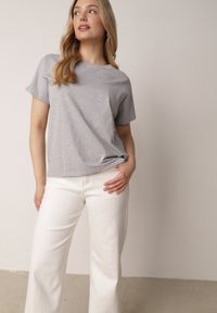 Born2be - Szary T-shirt Bawełniany Klasyczny o Fasonie Oversize z Dłuższym Tyłem Nemedora. Okazja: na co dzień. Kolor: szary. Materiał: bawełna. Długość: długie. Styl: klasyczny #6