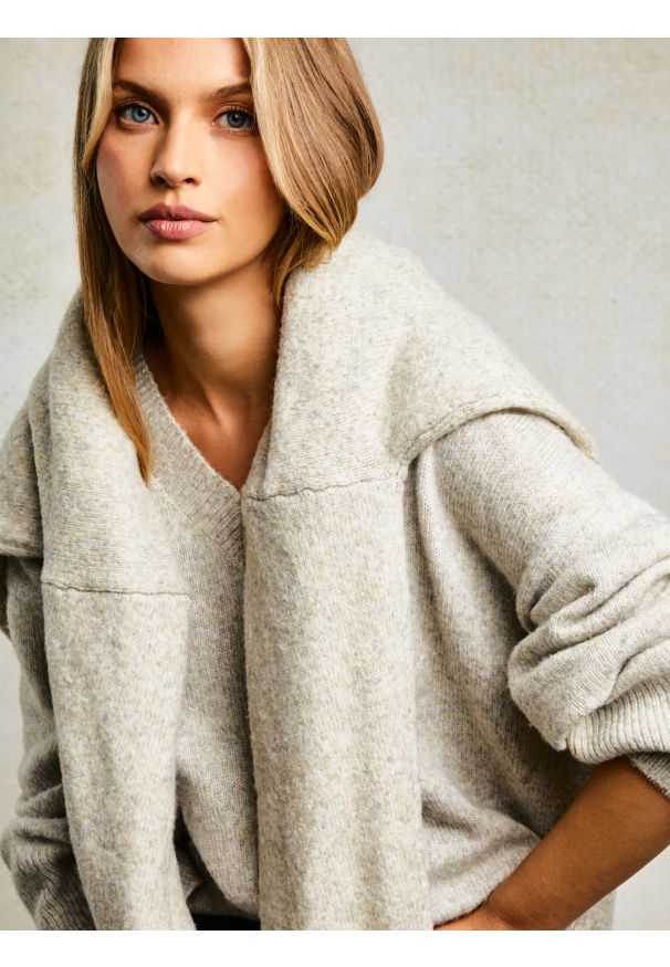 Big-Star - Sweter damski v-neck oversize z dodatkiem wełny beżowy Violina 801. Kolor: beżowy. Materiał: wełna. Styl: elegancki