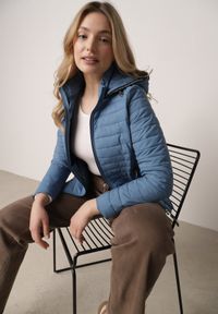 Born2be - Niebieska Pikowana Kurtka Przejściowa z Kapturem z Lamówką i Ściągaczami Zidara. Okazja: na spacer. Typ kołnierza: kaptur. Kolor: niebieski. Materiał: jeans, dresówka, poliester #1