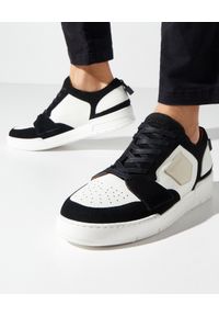 BUSCEMI - Sneakersy z ozdobną czarną kłódką. Nosek buta: okrągły. Kolor: czarny. Materiał: guma. Wzór: aplikacja #1