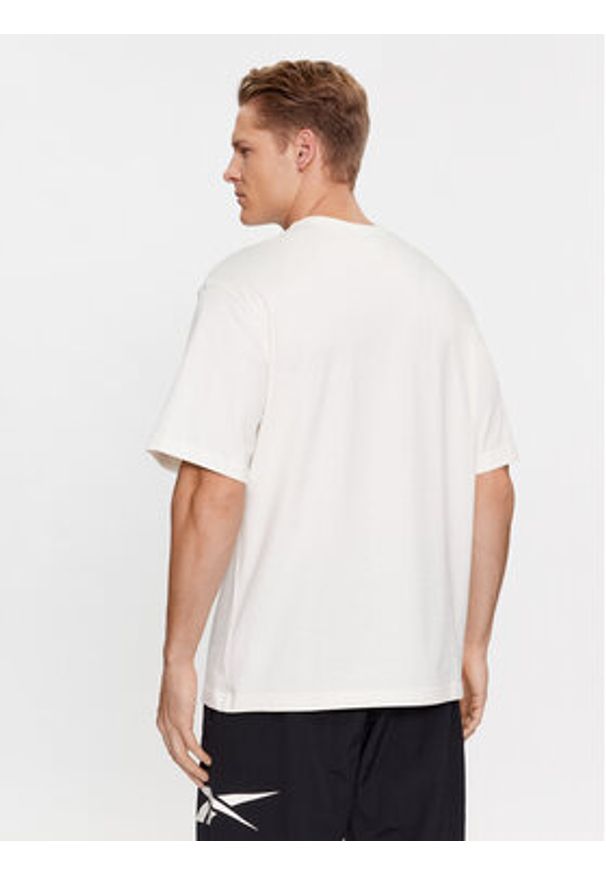 Reebok T-Shirt Archive Essentials IM1525 Biały Regular Fit. Kolor: biały. Materiał: bawełna