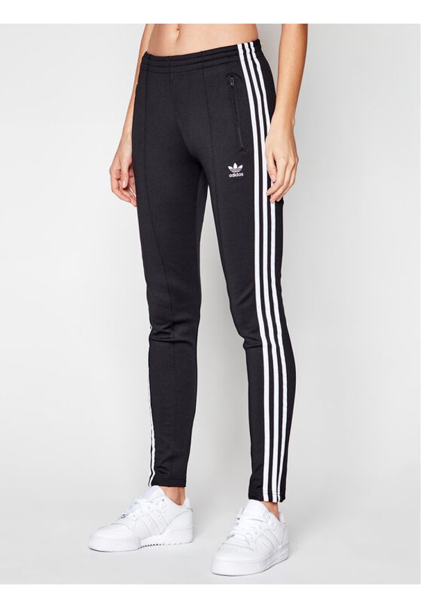 Adidas - adidas Spodnie dresowe Sst GD2361 Czarny Slim Fit. Kolor: czarny. Materiał: dresówka, bawełna, syntetyk