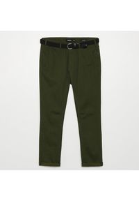 Cropp - Spodnie chino z paskiem - Khaki. Kolor: brązowy #1