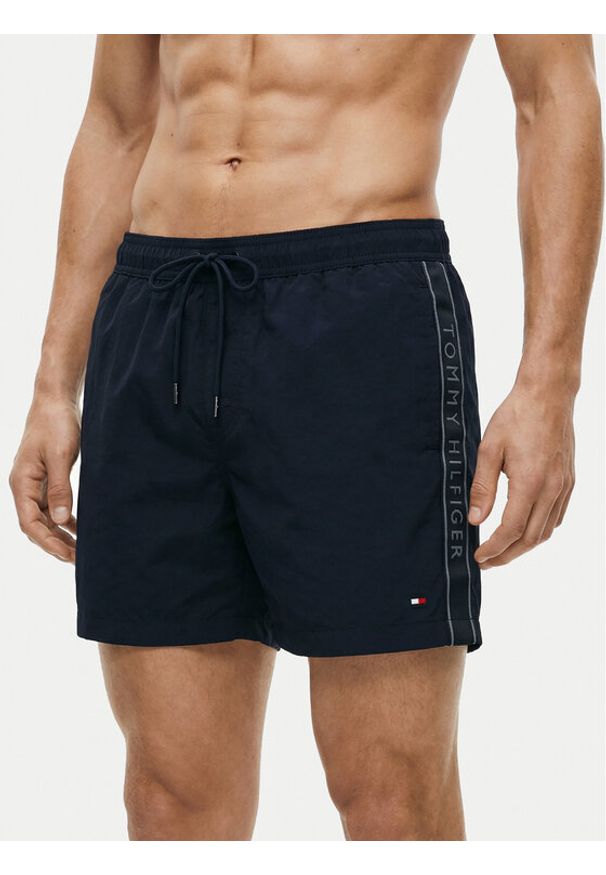 TOMMY HILFIGER - Tommy Hilfiger Szorty kąpielowe UM0UM03730 Granatowy Regular Fit. Kolor: niebieski. Materiał: syntetyk
