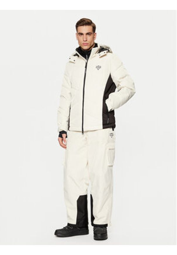 Guess Kurtka narciarska M4PL3U WH0K0 Écru Regular Fit. Kolor: kremowy. Materiał: syntetyk. Sport: narciarstwo