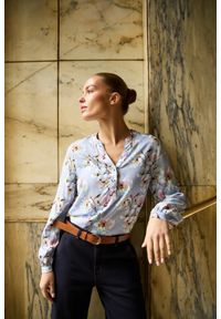 MOODO - Koszula z wiskozy błękitna. Kolor: niebieski. Materiał: wiskoza #1