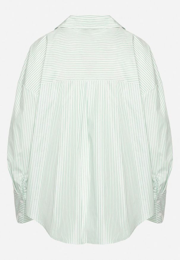 Born2be - Zielona Bawełniana Koszula Oversize w Prążki Zdobiona Metaliczną Nicią Paserella. Okazja: na co dzień. Typ kołnierza: kołnierzyk klasyczny. Kolor: zielony. Materiał: bawełna. Długość rękawa: długi rękaw. Długość: długie. Wzór: aplikacja, prążki. Styl: elegancki, casual, klasyczny