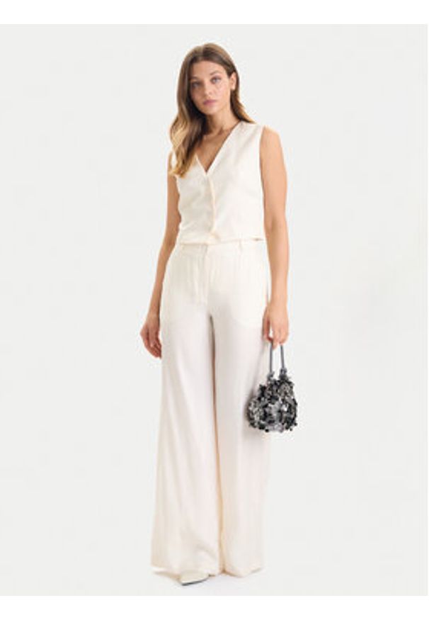 Guess Spodnie materiałowe W5YB02 WH5N2 Écru Regular Fit. Materiał: syntetyk